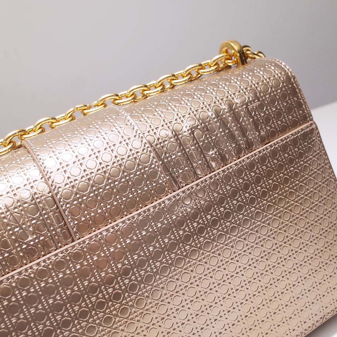 30 Montaigne Chain Bag Gold Calfskin